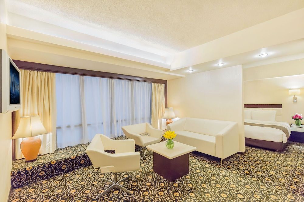 Regal Oriental Hotel Executive Suite, 1 Queen Bed 3