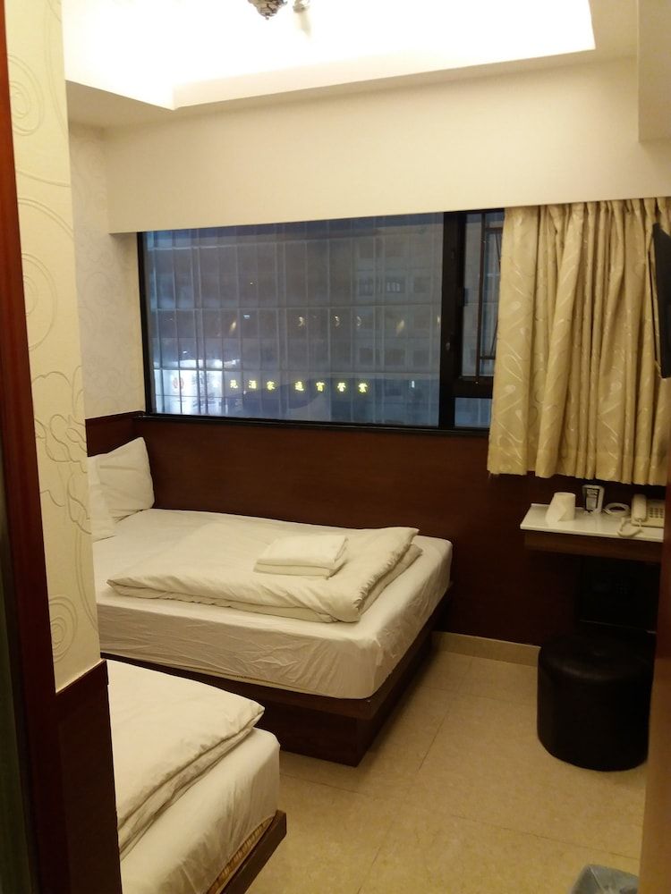 Deluxe Triple Room(with Window)