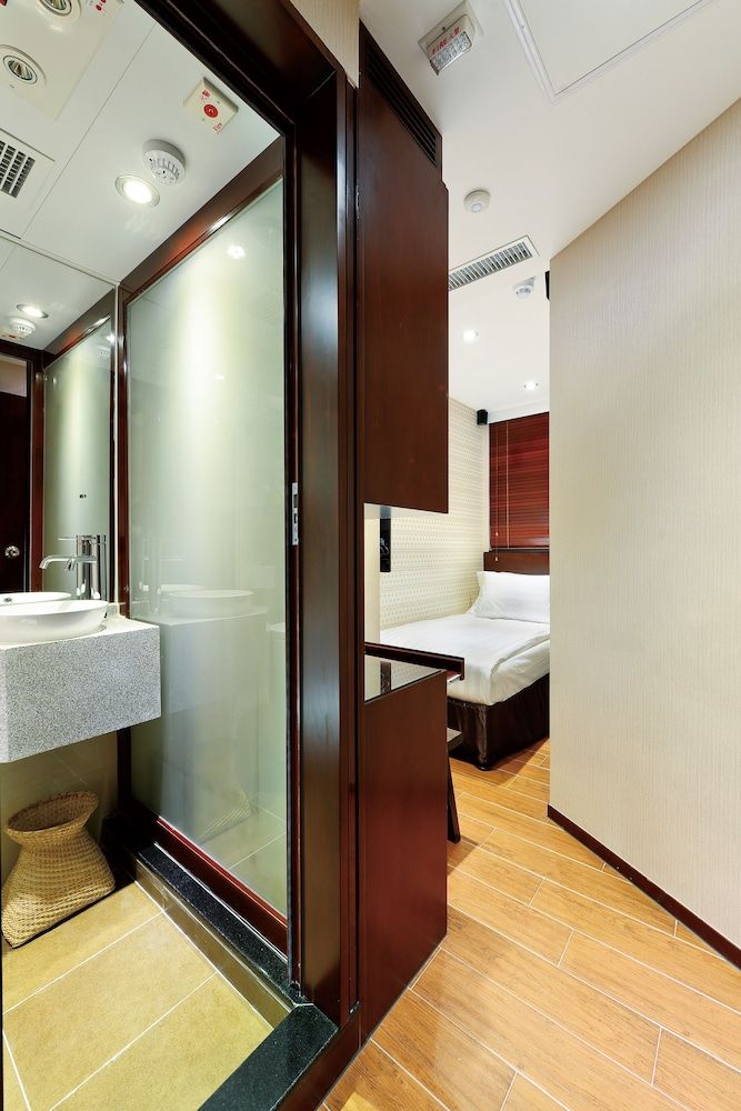 undefined The Shai Red 4