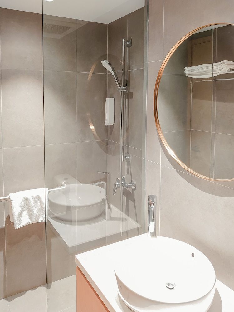 Caritas Oswald Cheung International House Standard Twin Room 7
