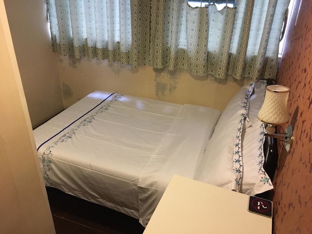 California Hotel Double Room 11