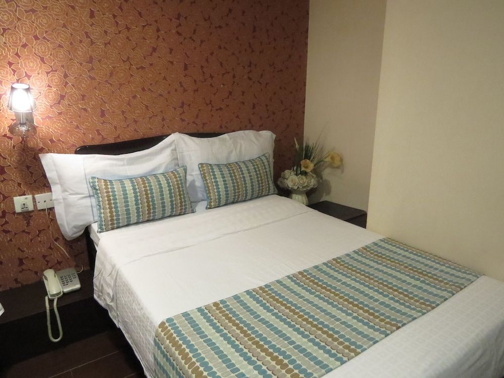 California Hotel Double Room 4