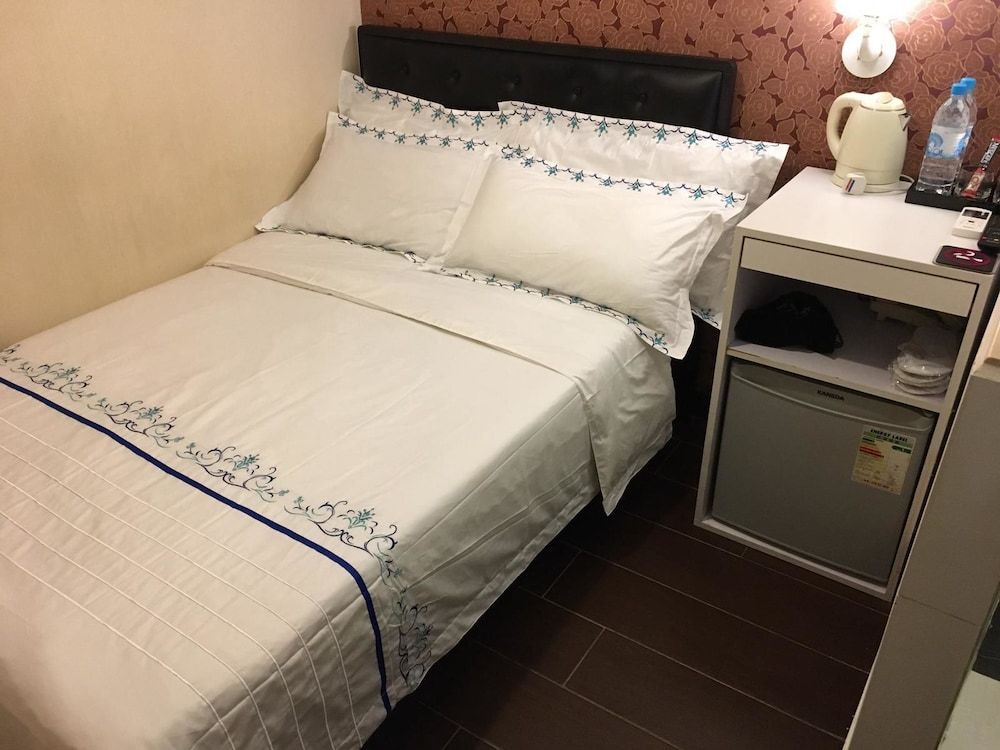 California Hotel Double Room 13