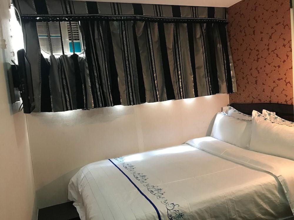 California Hotel Double Room 12