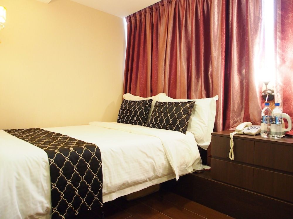 California Hotel Double Room 3