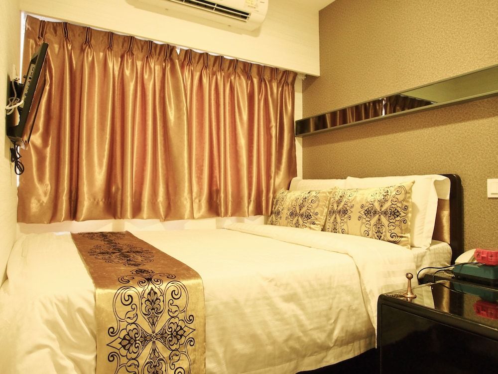 California Hotel Double Room 2