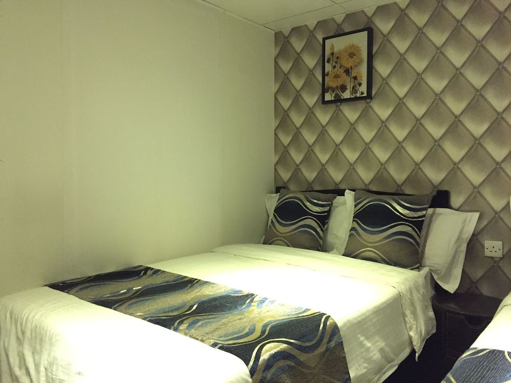 California Hotel Double Room 7