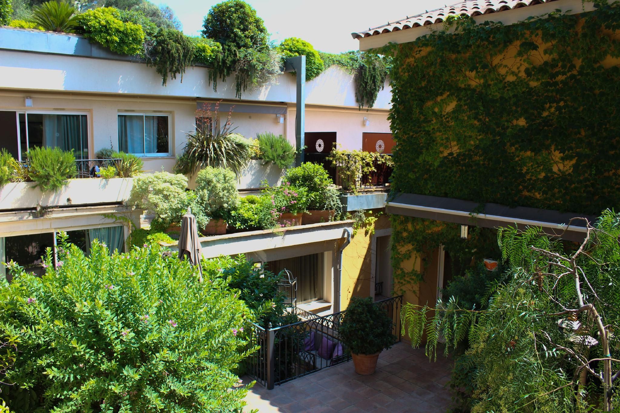 undefined Hôtel La Pérouse Nice 9