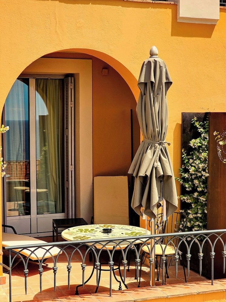 undefined Hôtel La Pérouse Nice 2