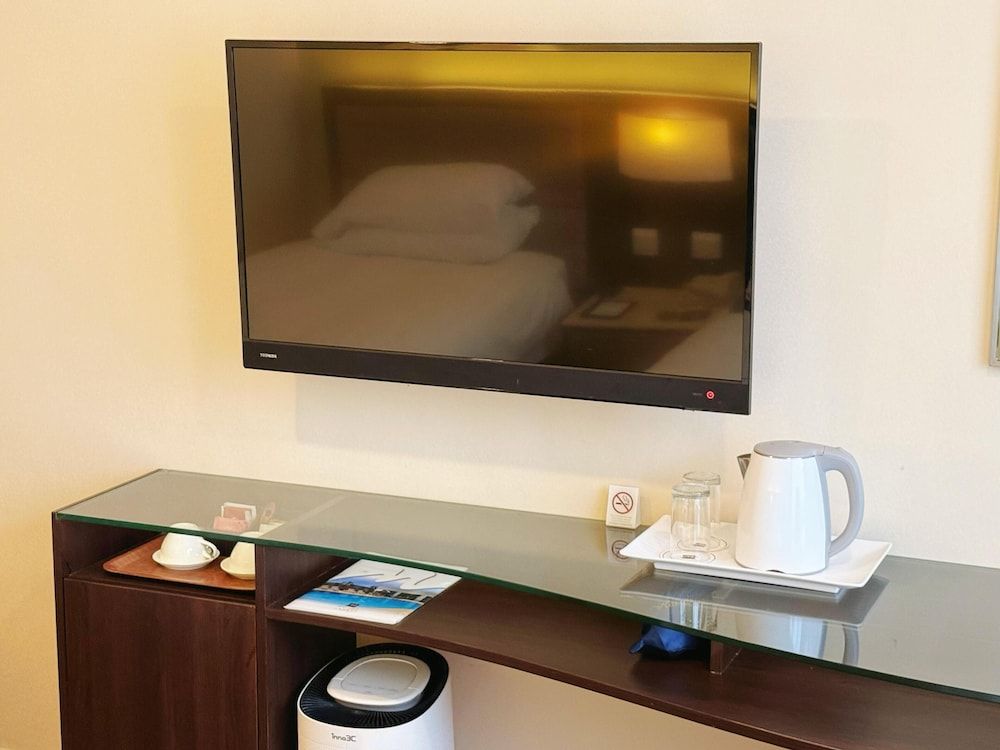 Metropark Hotel Kowloon Deluxe Room 4