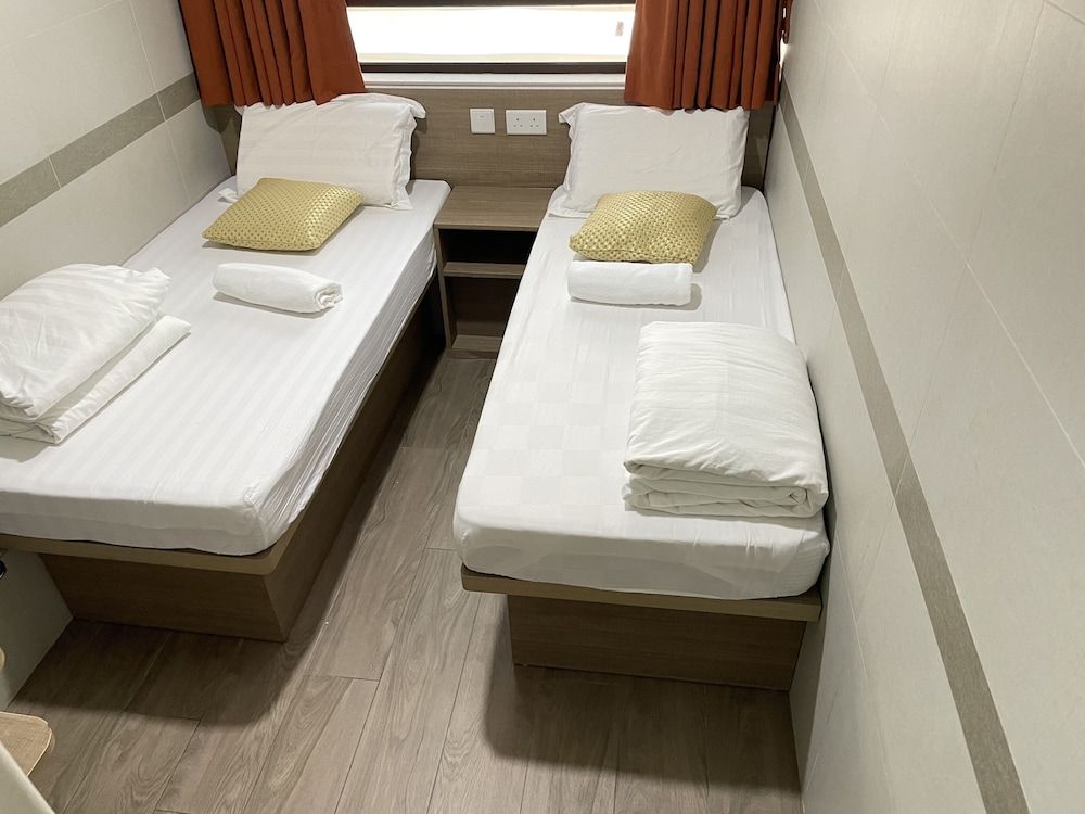 Kong Hing Guest House Twin Room 19