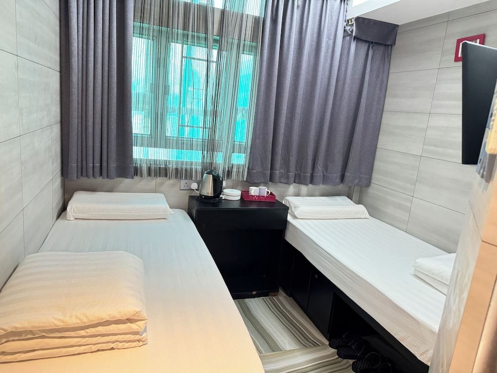 Kong Hing Guest House Twin Room 35