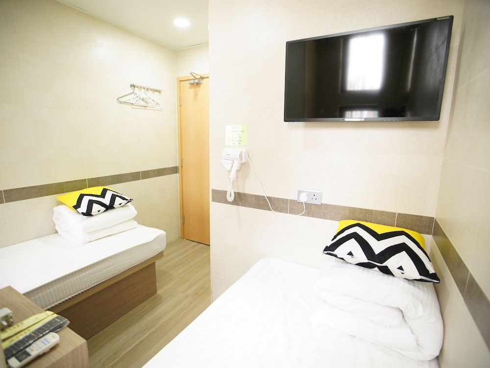 Kong Hing Guest House Twin Room 14