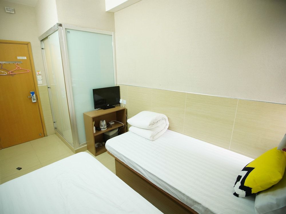 Kong Hing Guest House Twin Room 9