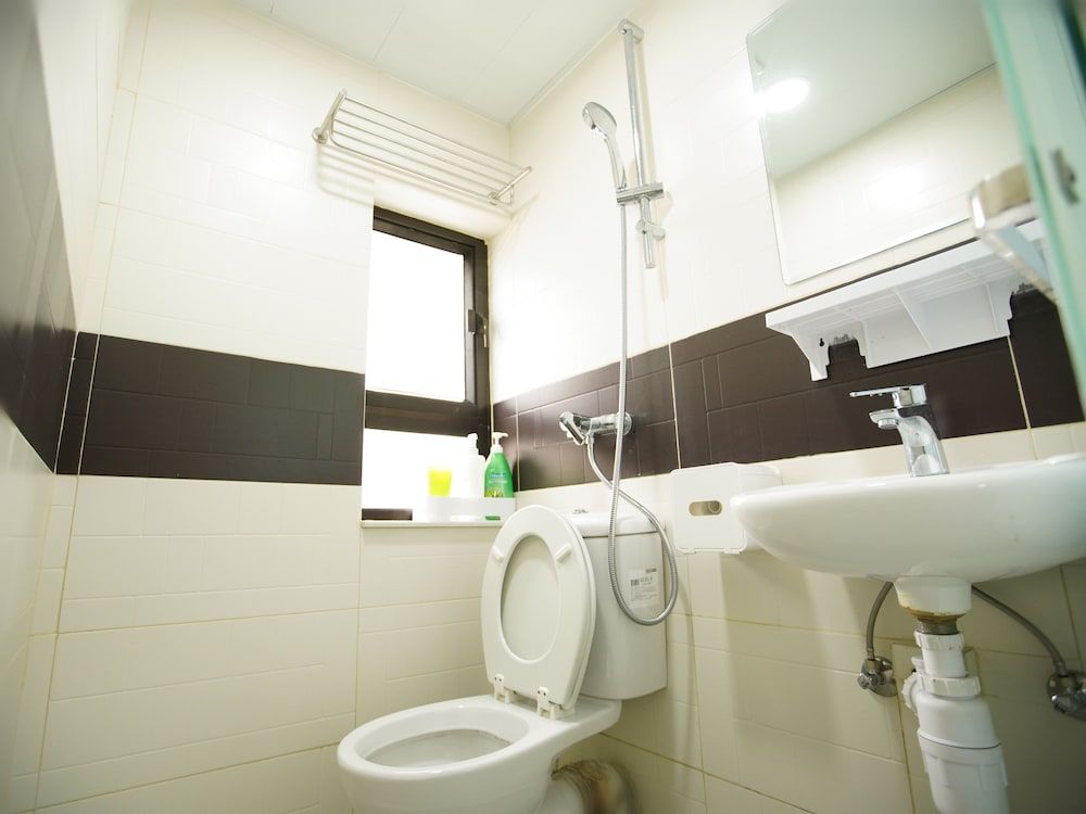 Kong Hing Guest House Twin Room 42