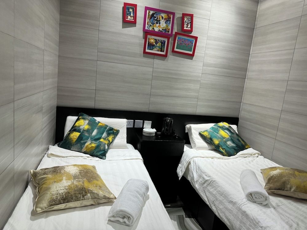 Kong Hing Guest House Twin Room 29