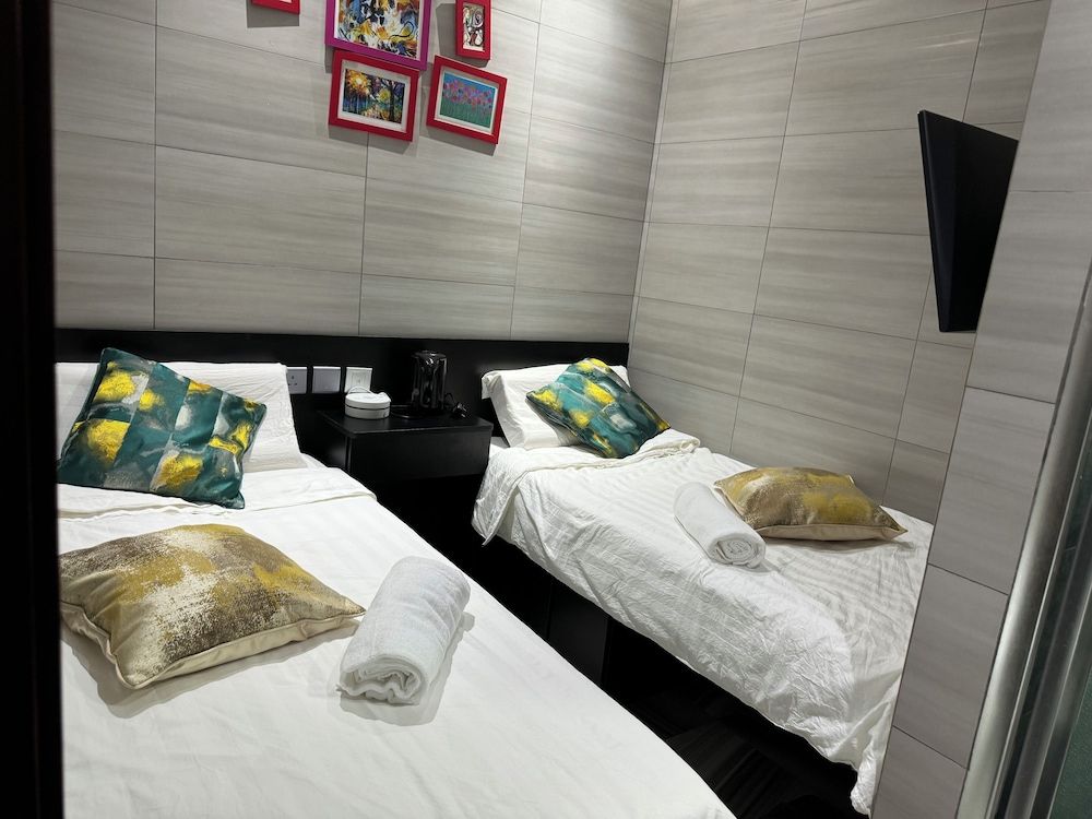 Kong Hing Guest House Twin Room 32