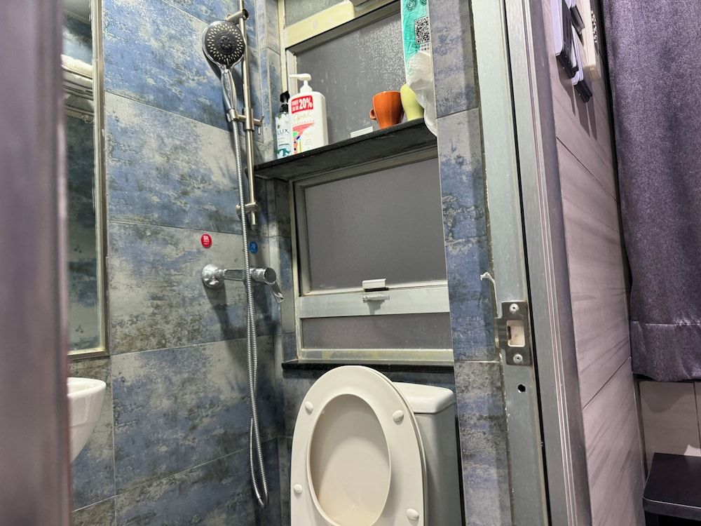 Kong Hing Guest House Twin Room 44