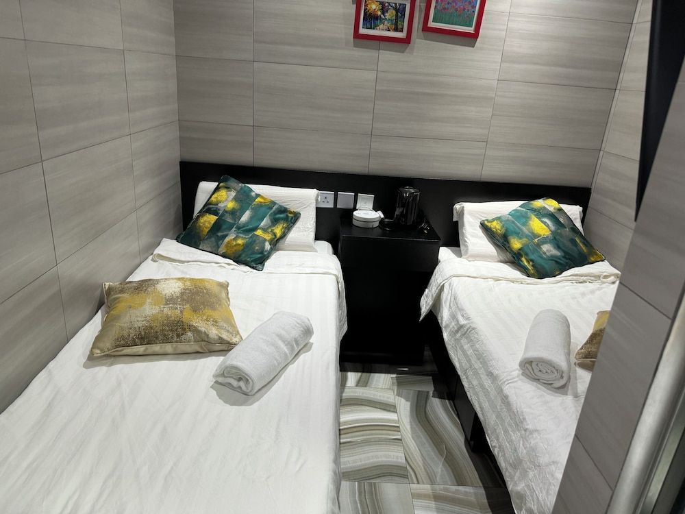 Kong Hing Guest House Twin Room 27