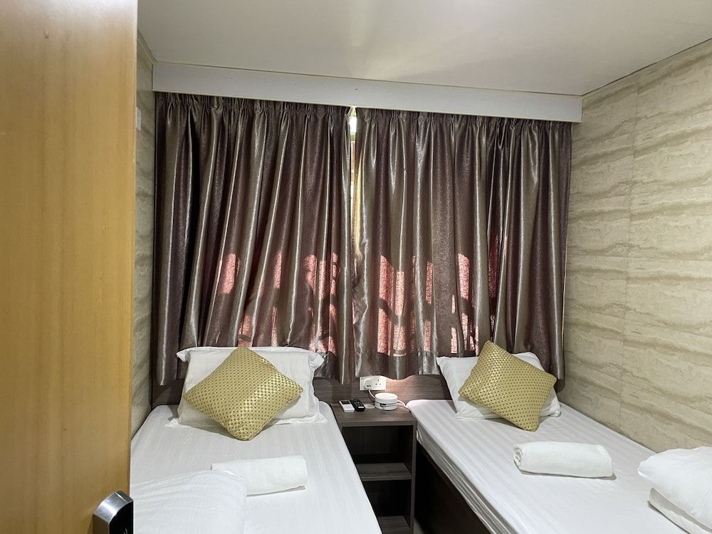 Kong Hing Guest House Twin Room 21