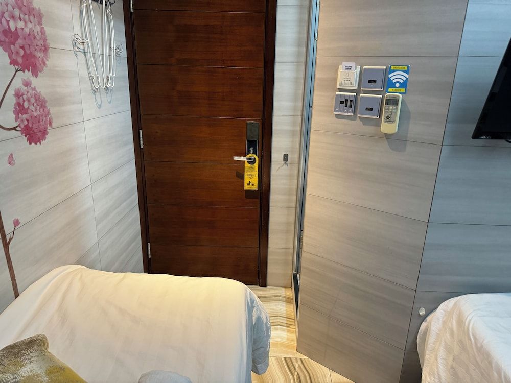 Kong Hing Guest House Twin Room 45