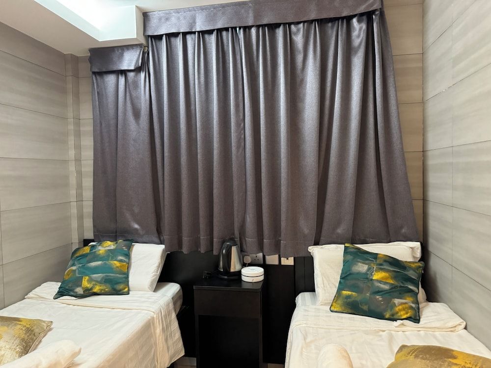 Kong Hing Guest House Twin Room 34