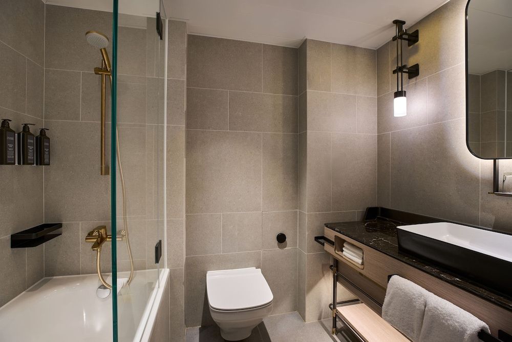 Sheraton Hong Kong Hotel & Towers Room, 1 King Bed, Non Smoking, City View 3