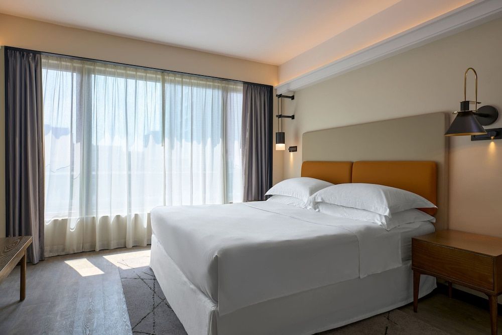 undefined Sheraton Hong Kong Hotel & Towers 2