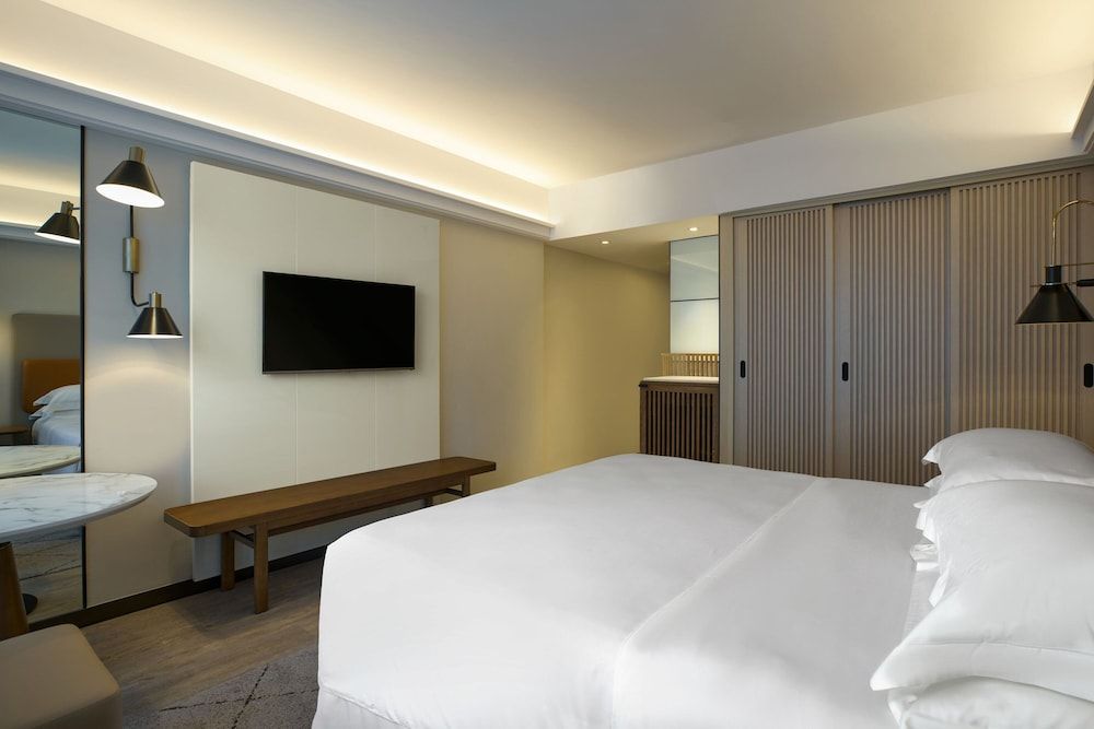 undefined Sheraton Hong Kong Hotel & Towers 3