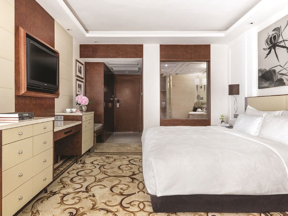 The Langham, Hong Kong Superior King Room - Courtyard View 2