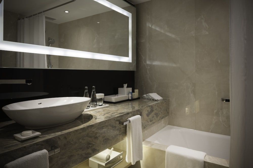 Gateway, Marco Polo Hotel Superior Room 3