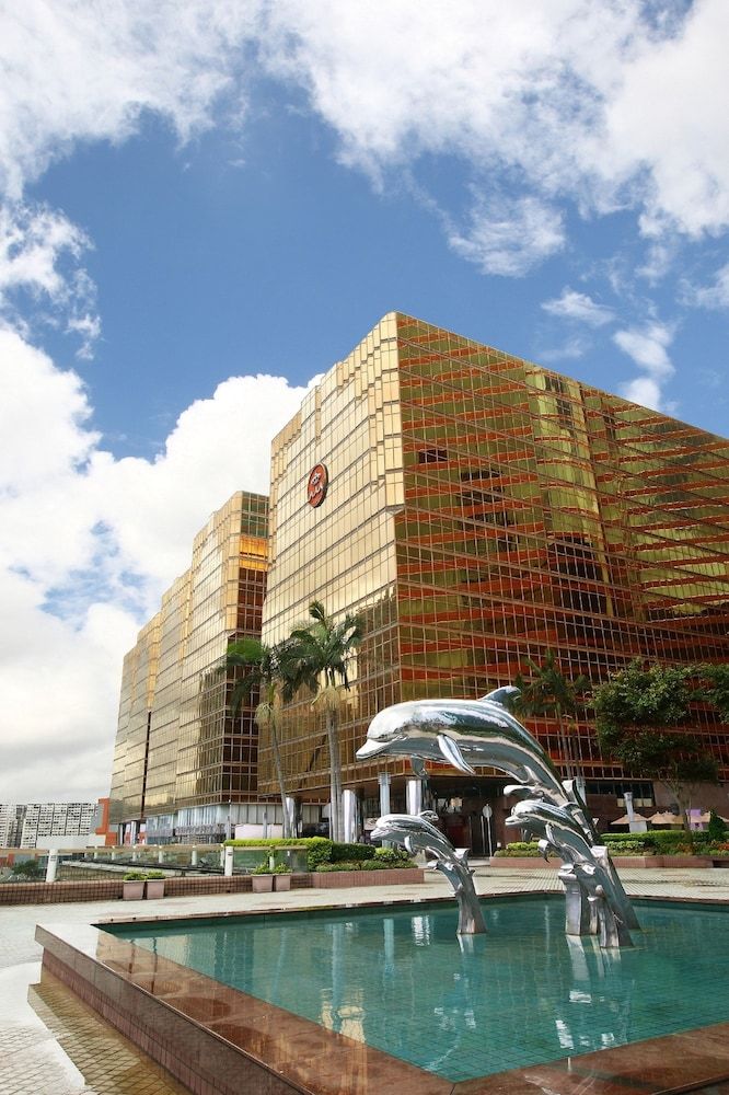 undefined The Royal Pacific Hotel & Towers 2