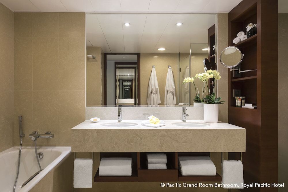 undefined The Royal Pacific Hotel & Towers 9