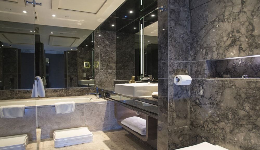 undefined Royal Plaza Hotel 7