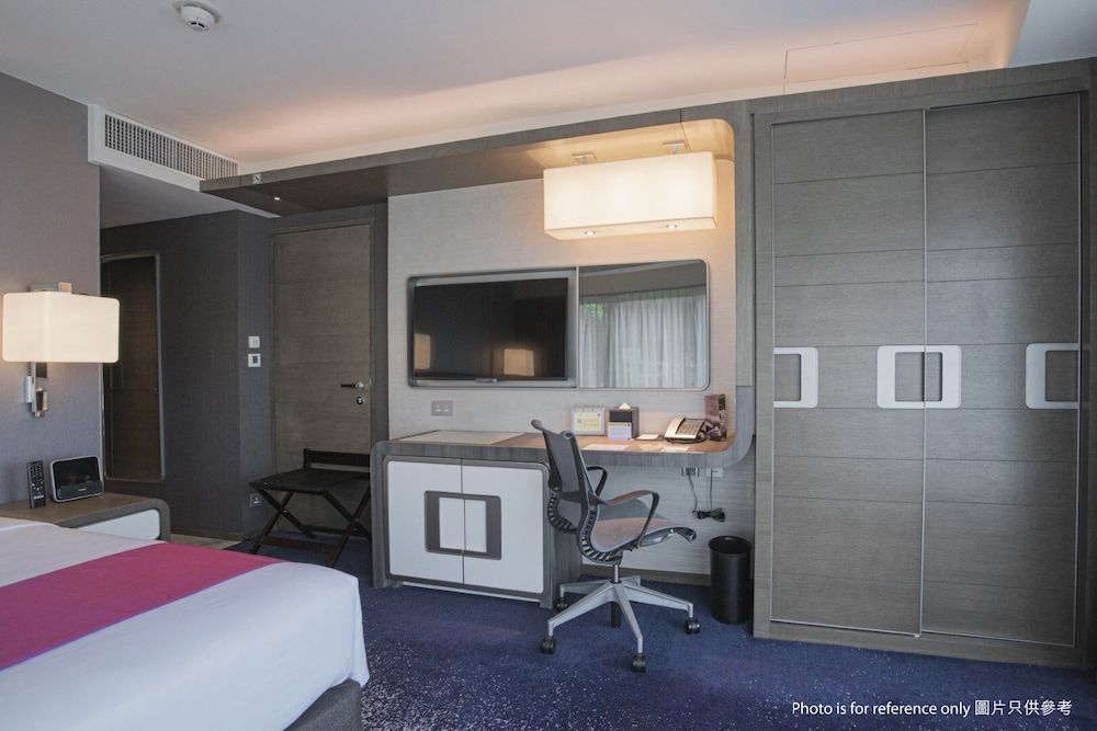 undefined Royal Plaza Hotel 8