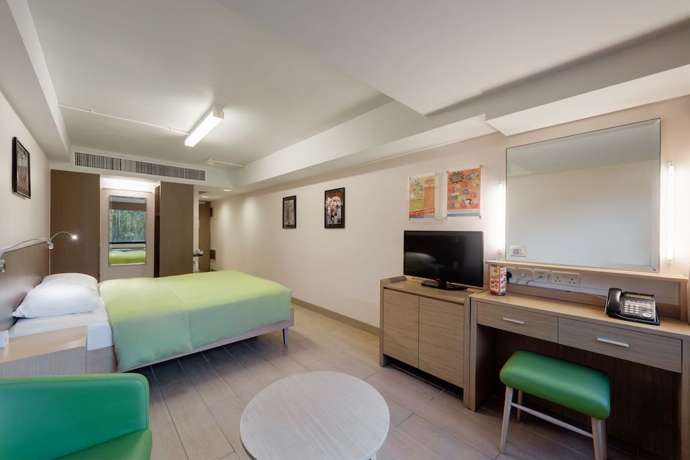Twin or Double Room-Random Bedding