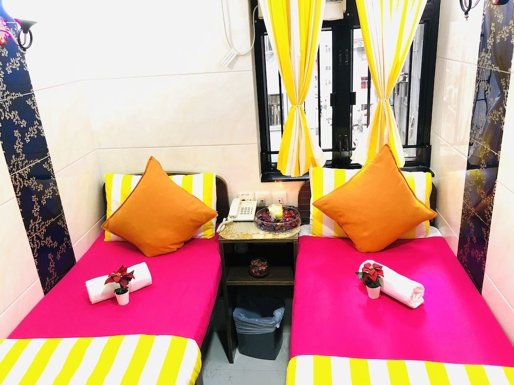 undefined Delta Lounge 2