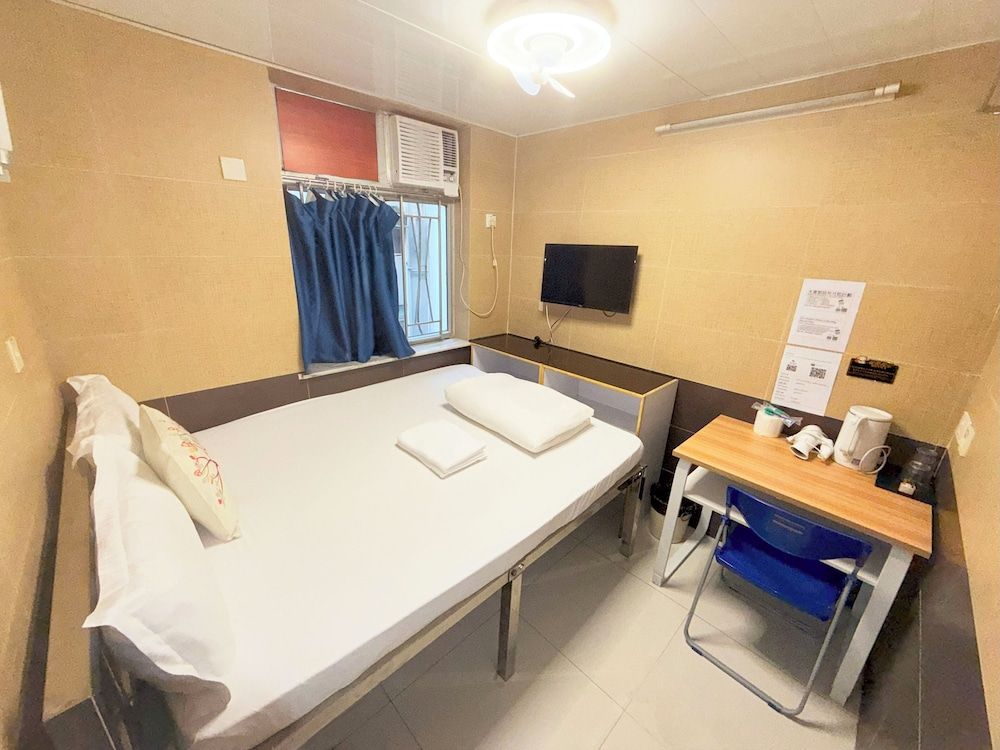 Apple Hostel Standard Double Room, Shared Bathroom 3