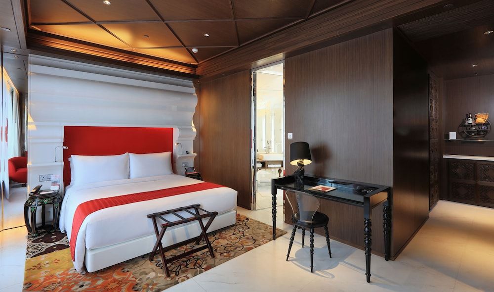 undefined Mira Moon 9