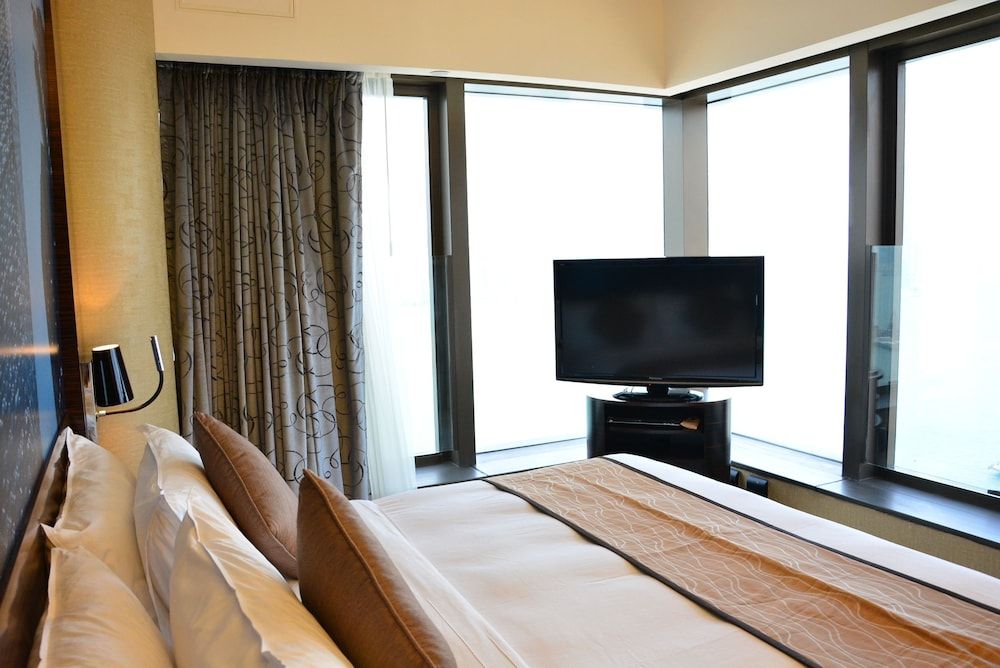 undefined Harbour Grand Hong Kong 3