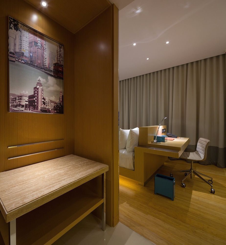 Hotel Indigo Hong Kong Island by IHG Standard Room, 1 King Bed 10