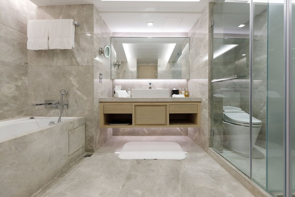 Elite Harbour View Suite