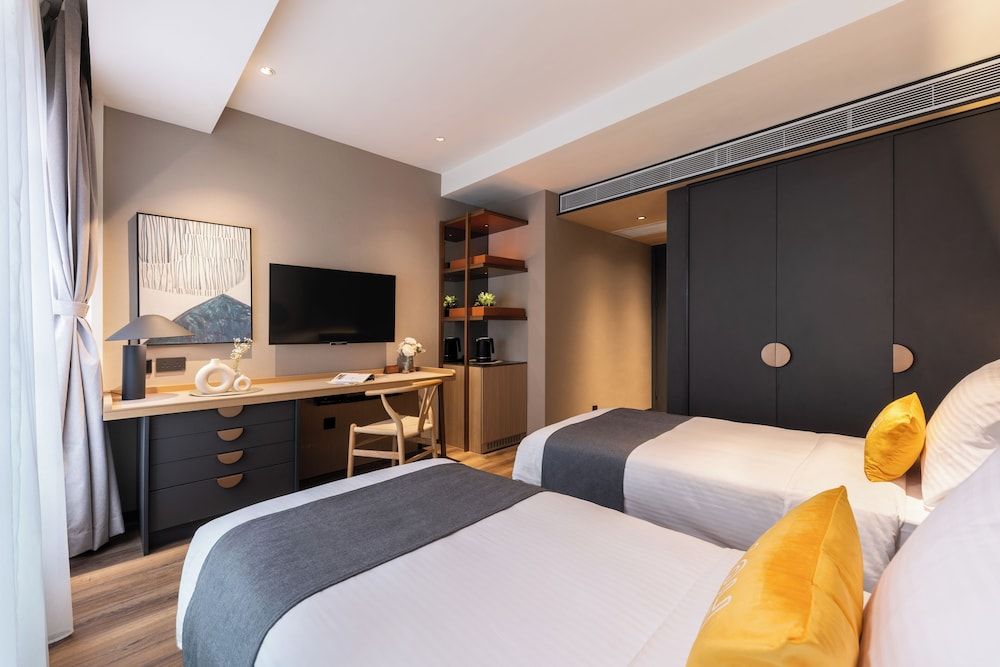 Dash Living on Prat Executive Twin Room 2