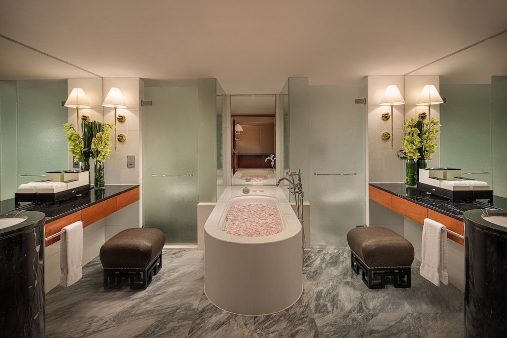Suite (Tamar)