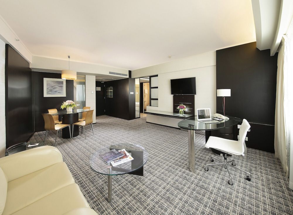Deluxe Suite
