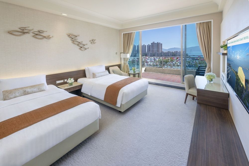 Hong Kong Gold Coast Hotel Deluxe Twin Room, Balcony, Sea 2