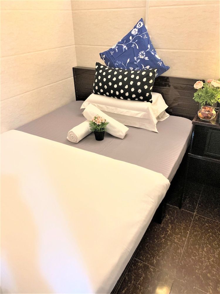 Sydney Hostel Standard Double Room 6