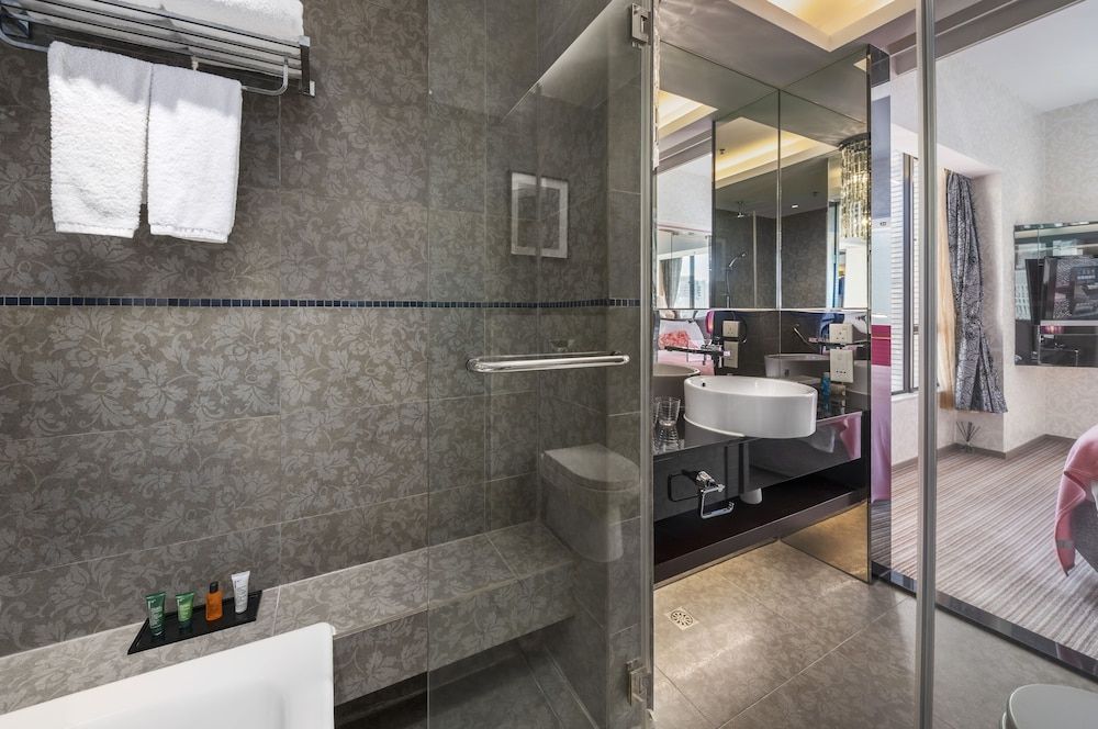 The Mercer One-bedroom Executive 6