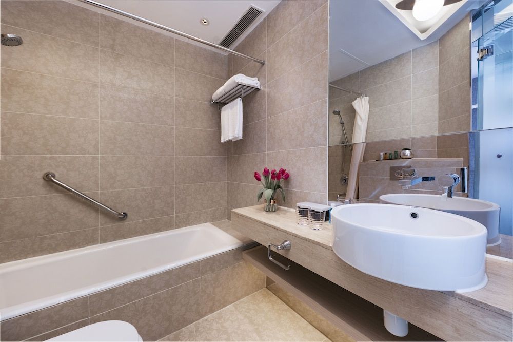 The Mercer Studio Executive 8