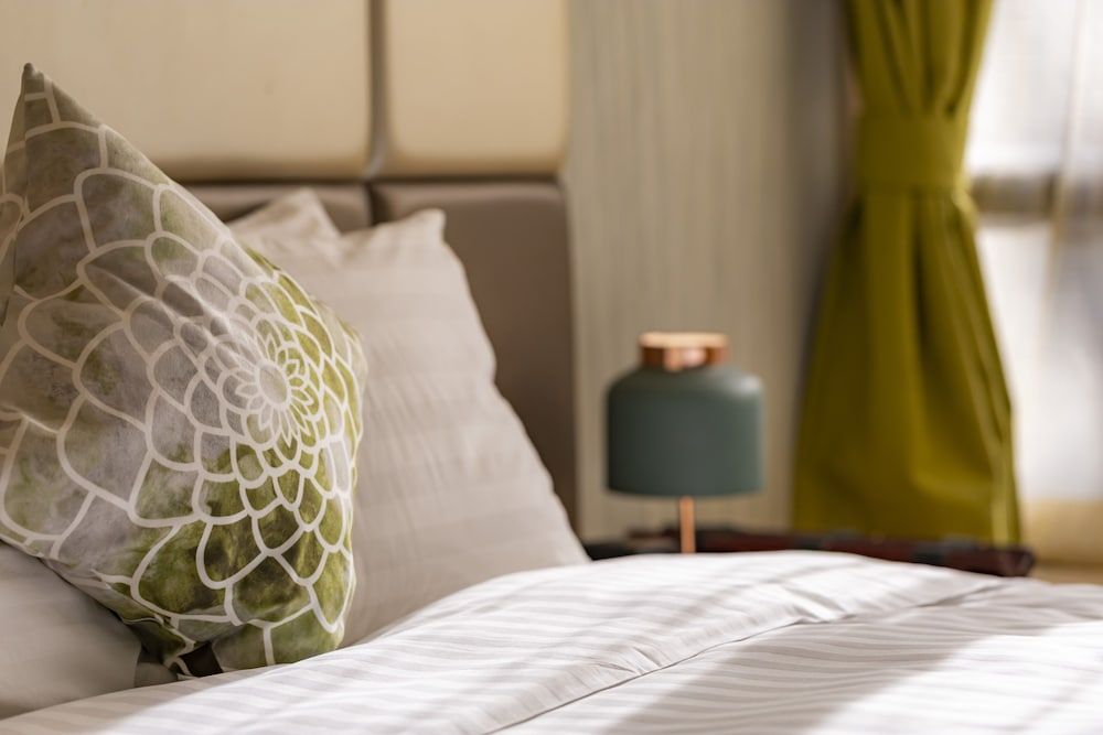 The Mercer Studio Executive 6